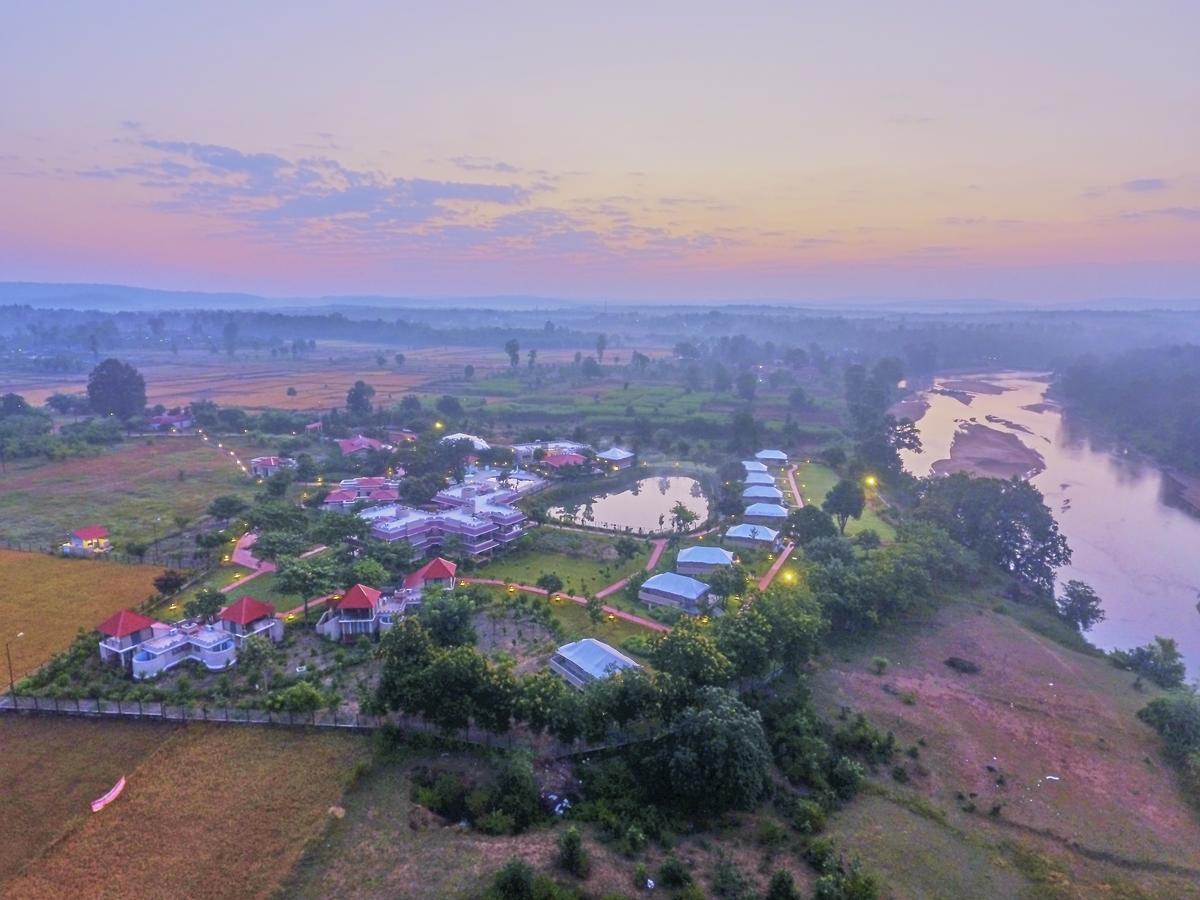 Sterling Kanha Bagian luar foto